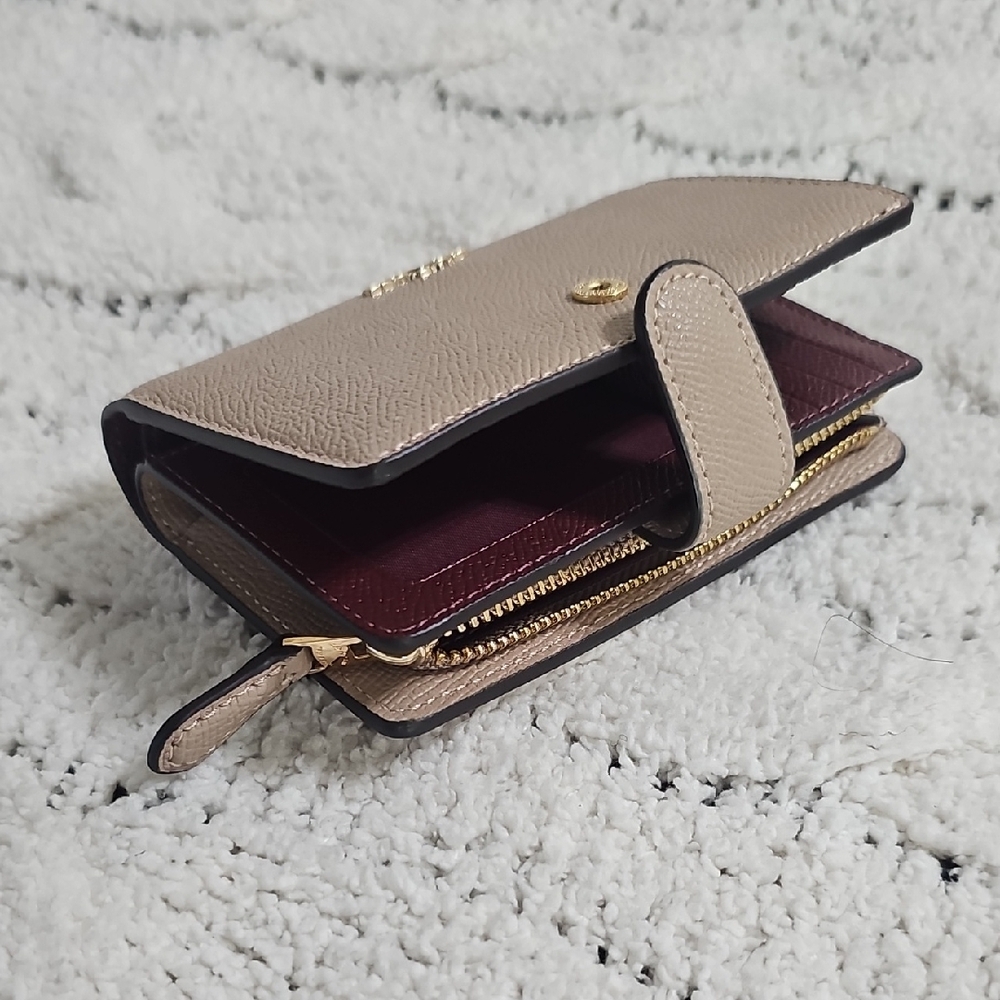 Coach Beige Leather Compact Wallet with Gold Logo - Picture 8 of 9